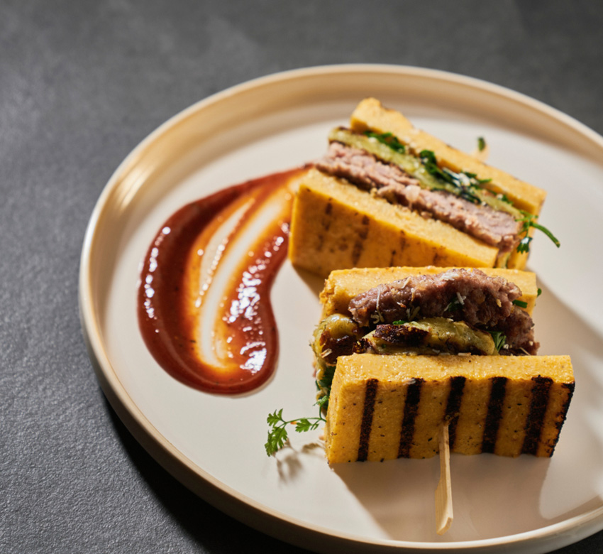 /ricette/burger-nostrano-con-frico-polenta-e-spinacino