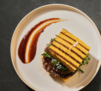 /ricette/burger-nostrano-con-frico-polenta-e-spinacino