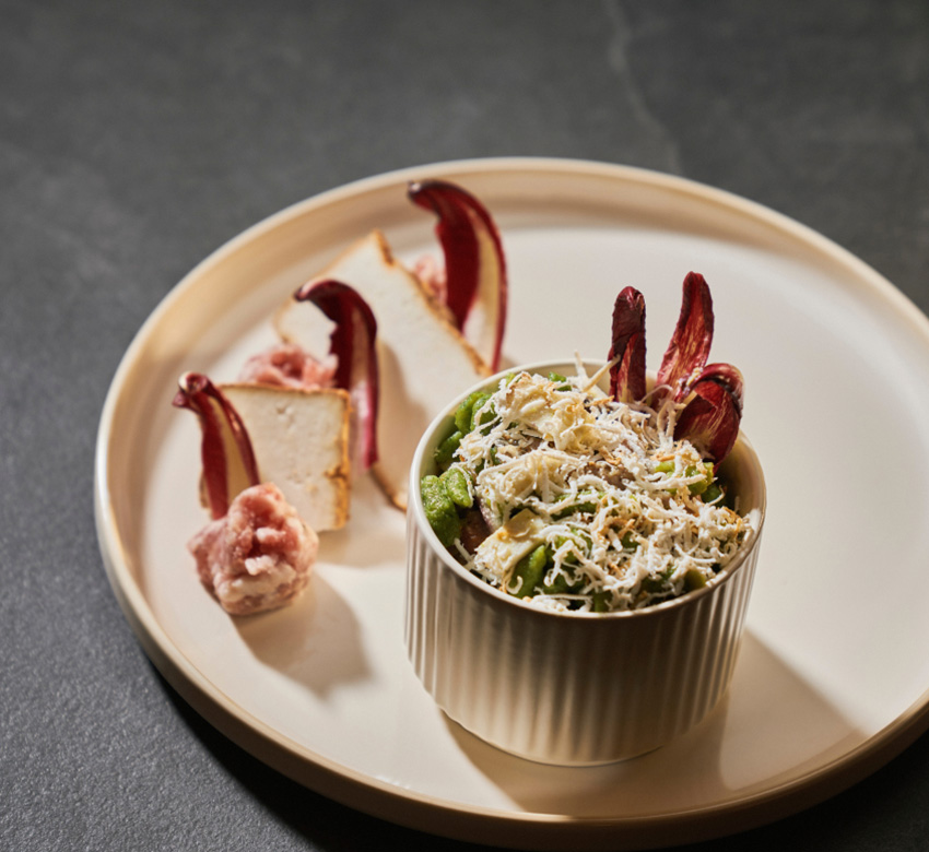 /ricette/spatzle-verdi-salsiccia-nostrana-radicchio-rosso-e-ricotta-affumicata