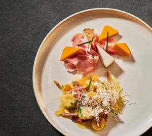 Gnocchi di zucca al cucchiaio speck di sauris e ricotta affumicata